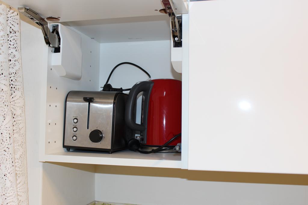 2 Bedroom Deluxe Serviced Apartments Victoria Park Perth -5 Mins Walk Aldi & Cafe Strip Apartment *