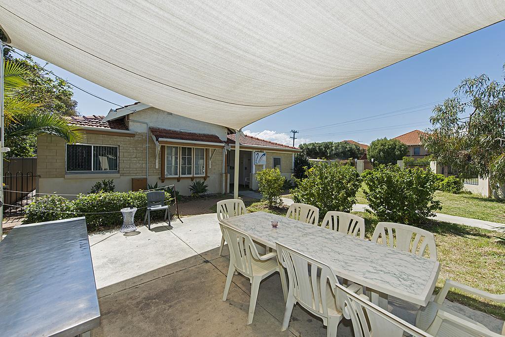 Victoria Park Hostel *