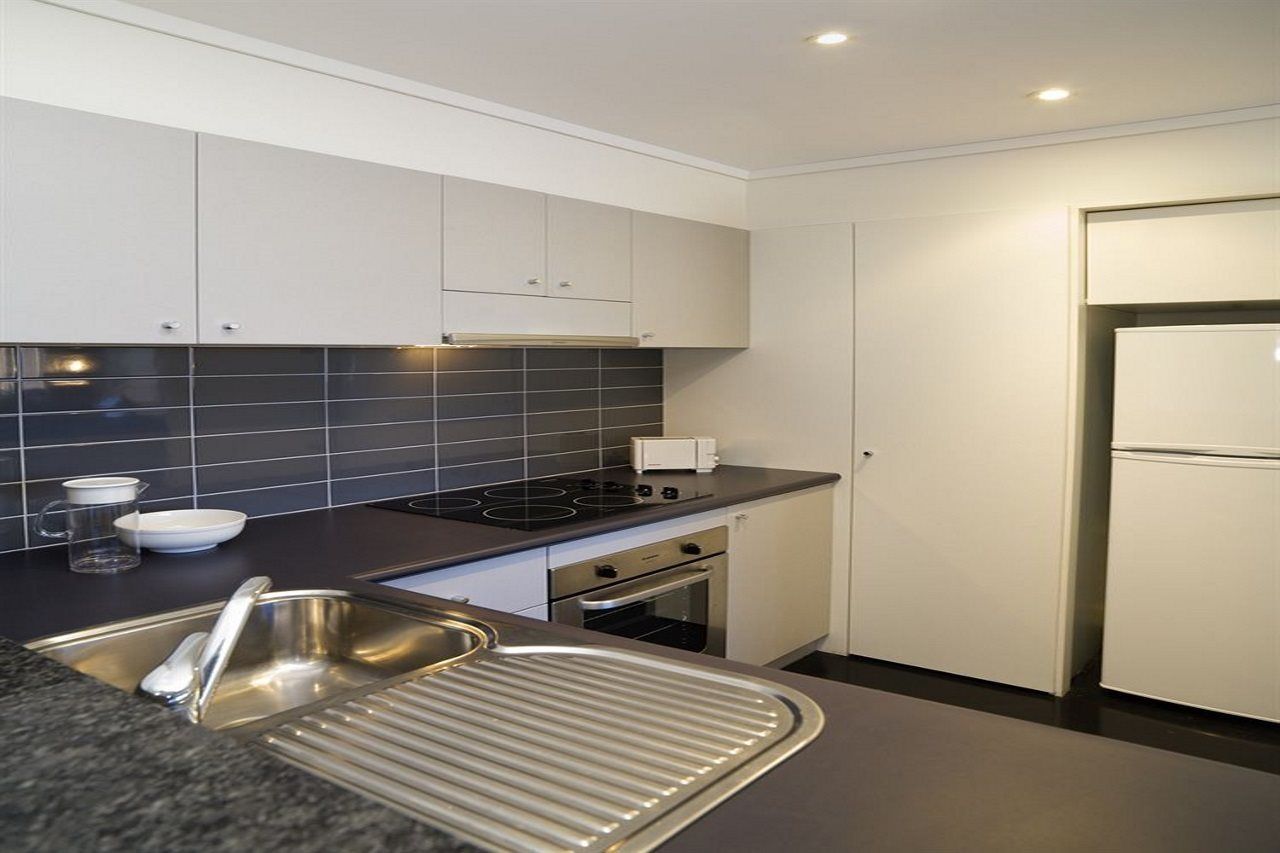Adina Barrack Plaza 4*