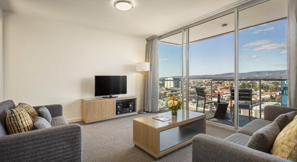 Quest East Aparthotel 4*
