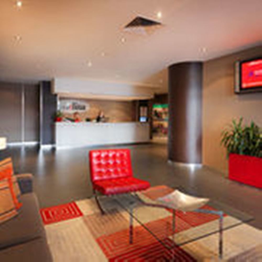 Aparthotel Adina Barrack Plaza