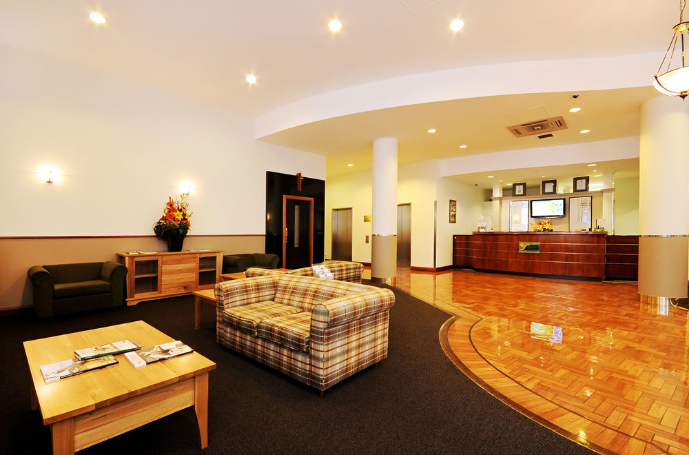 Quest West End Aparthotel 4*