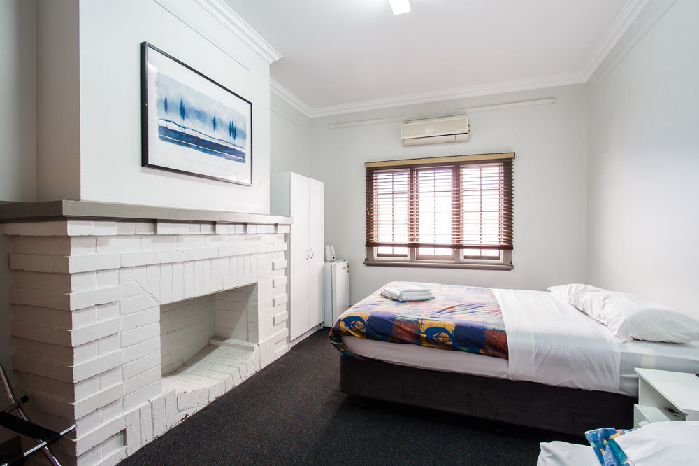 The Emperors Crown Hostel *