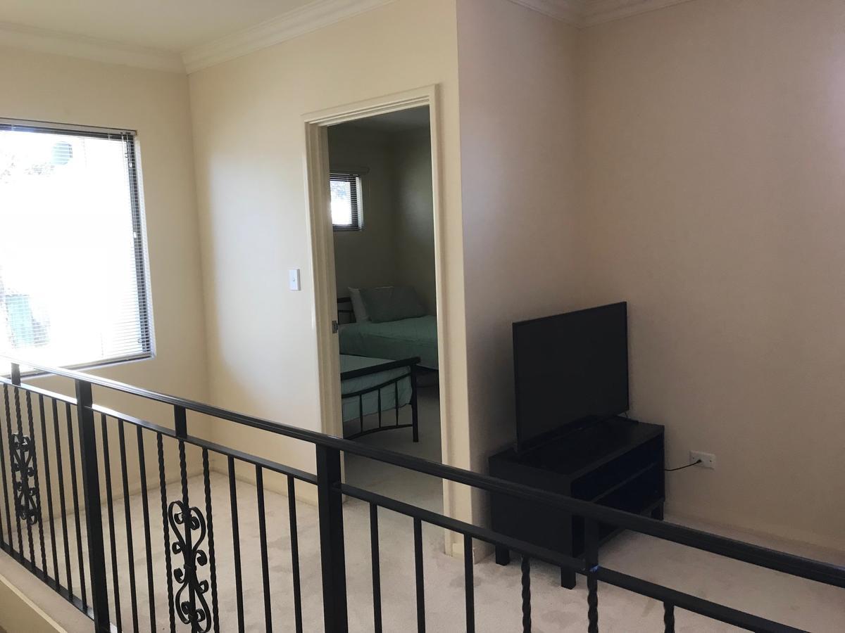 Apartment 4x3 Townhouse In Rivervale