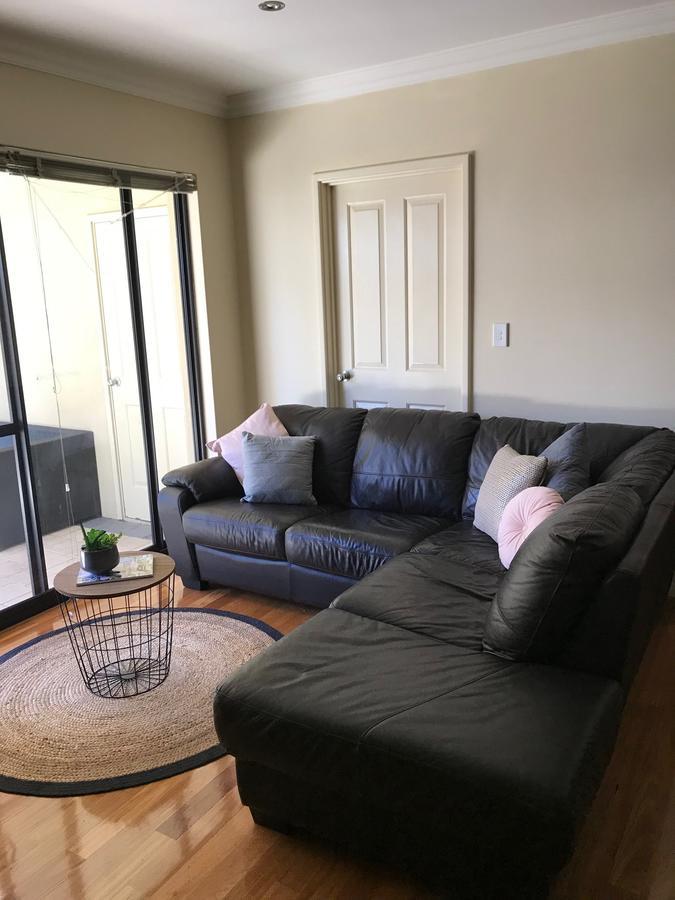 4x3 Townhouse In Rivervale Apartment