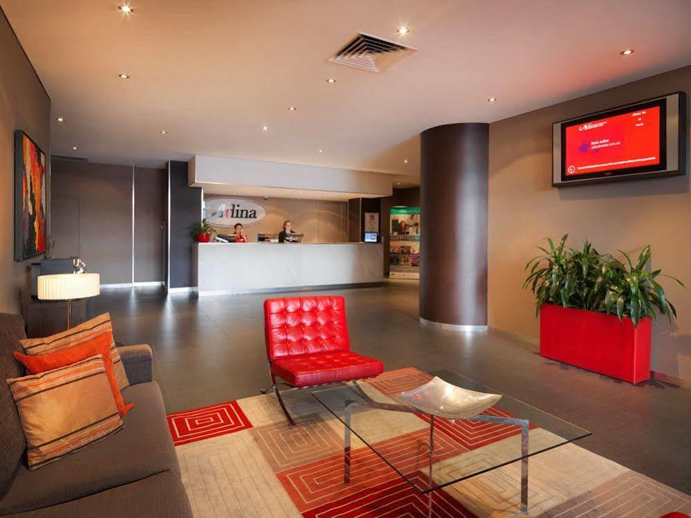 Adina Barrack Plaza 4*