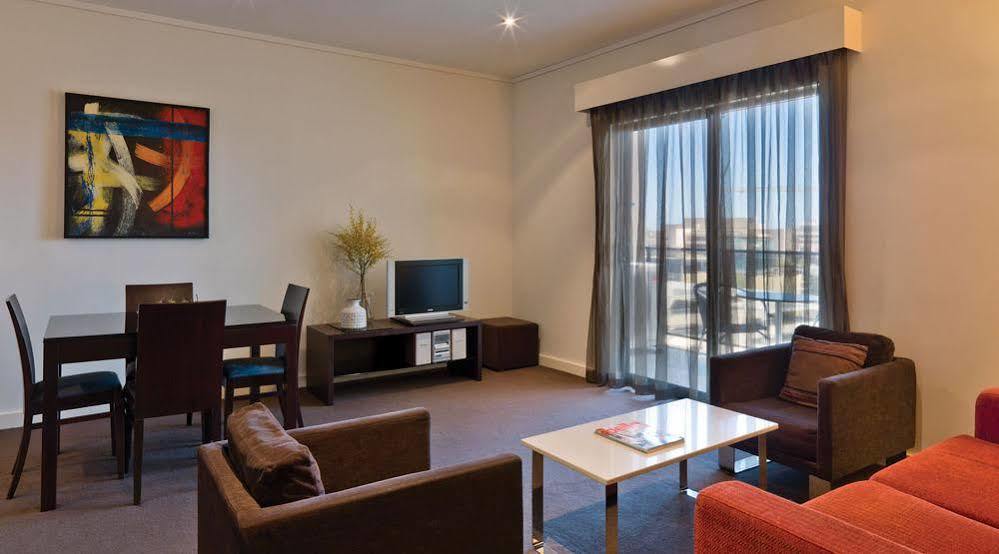 Aparthotel Adina Barrack Plaza 4*