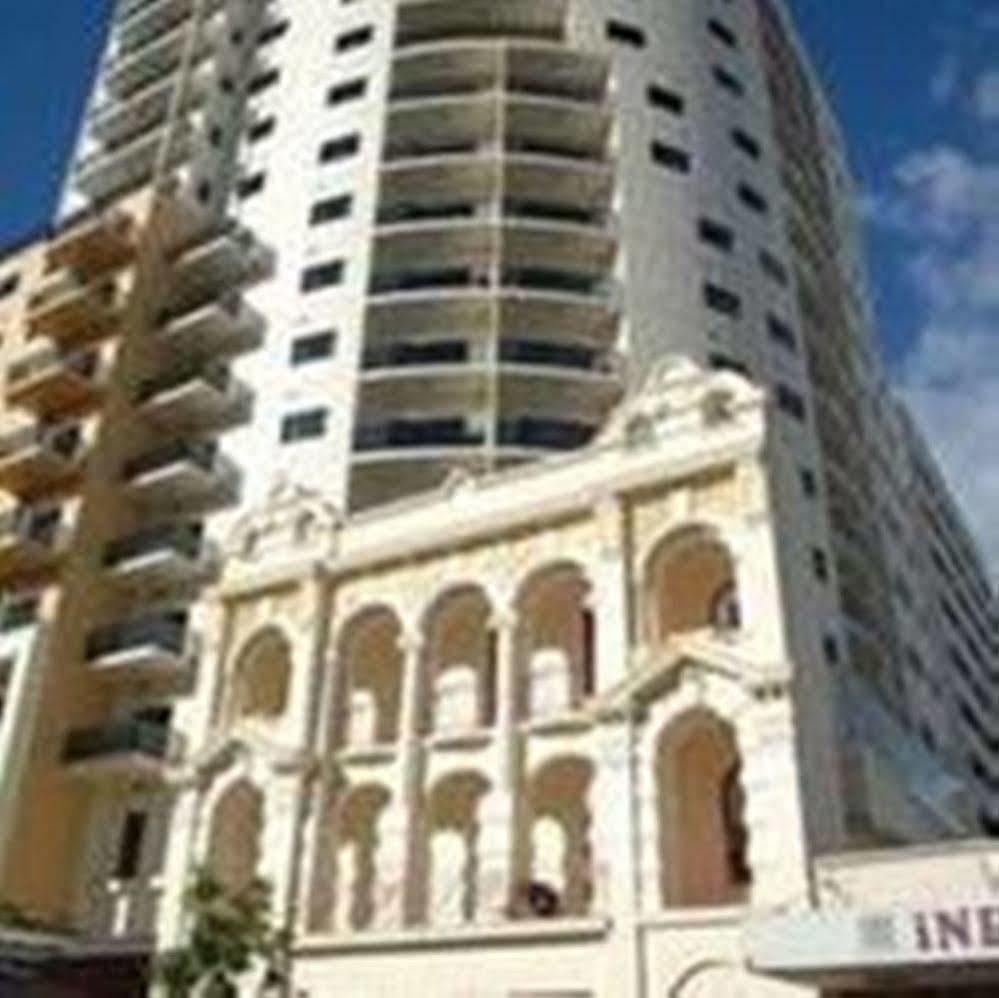 Aparthotel Adina Barrack Plaza 4*
