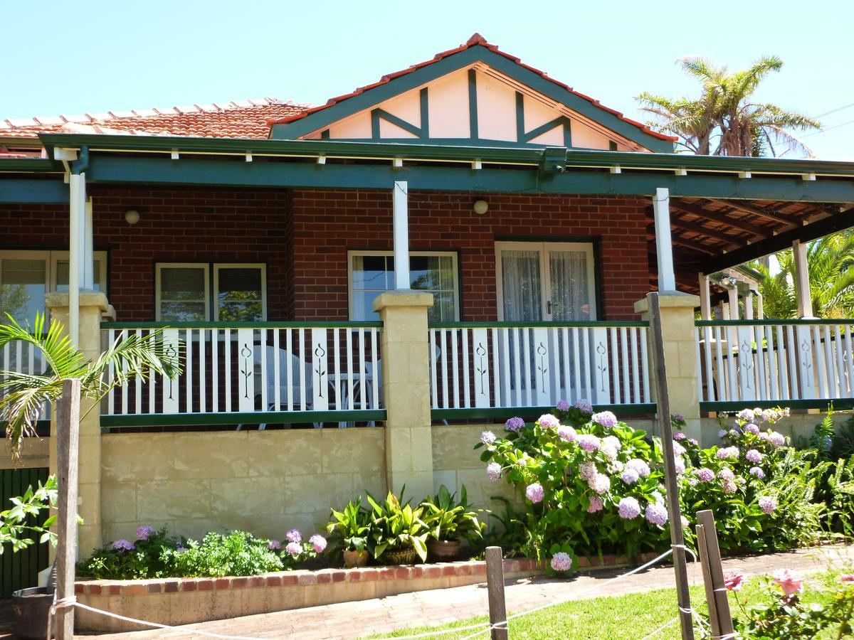 Exley House * Perth