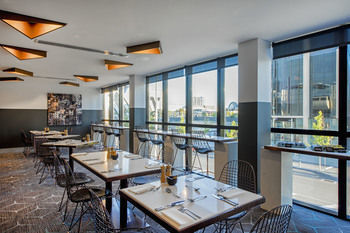 Hotel Rydges Kings Square 4*