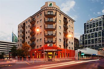 Aparthotel Quest West End 4*