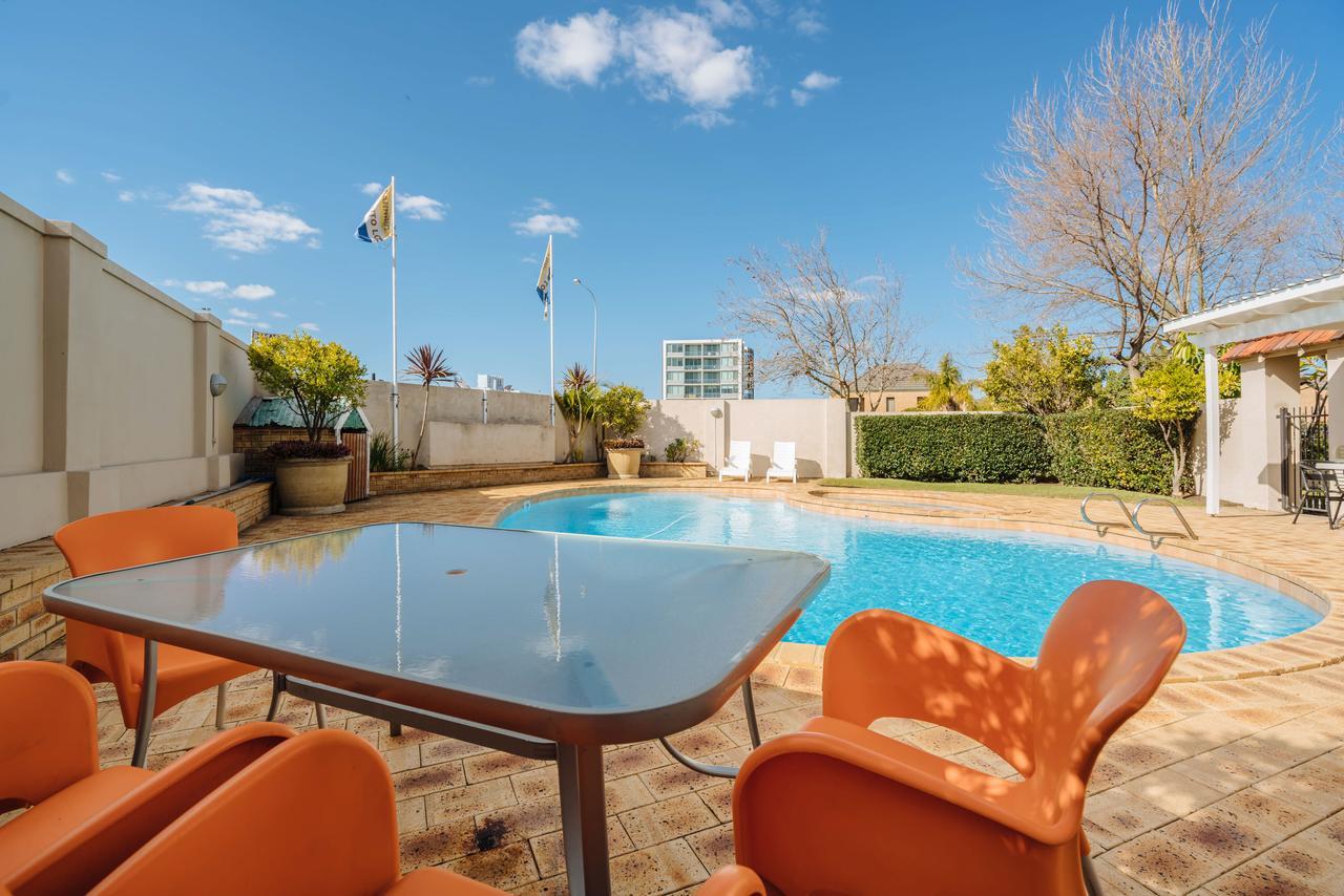 Canning Bridge Auto 3*