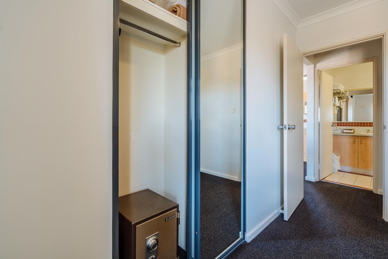Canning Bridge Auto 3*
