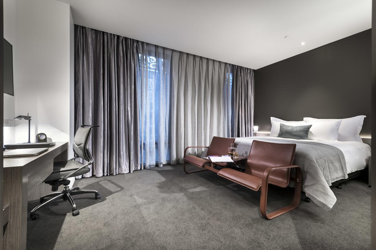 The Melbourne 5*