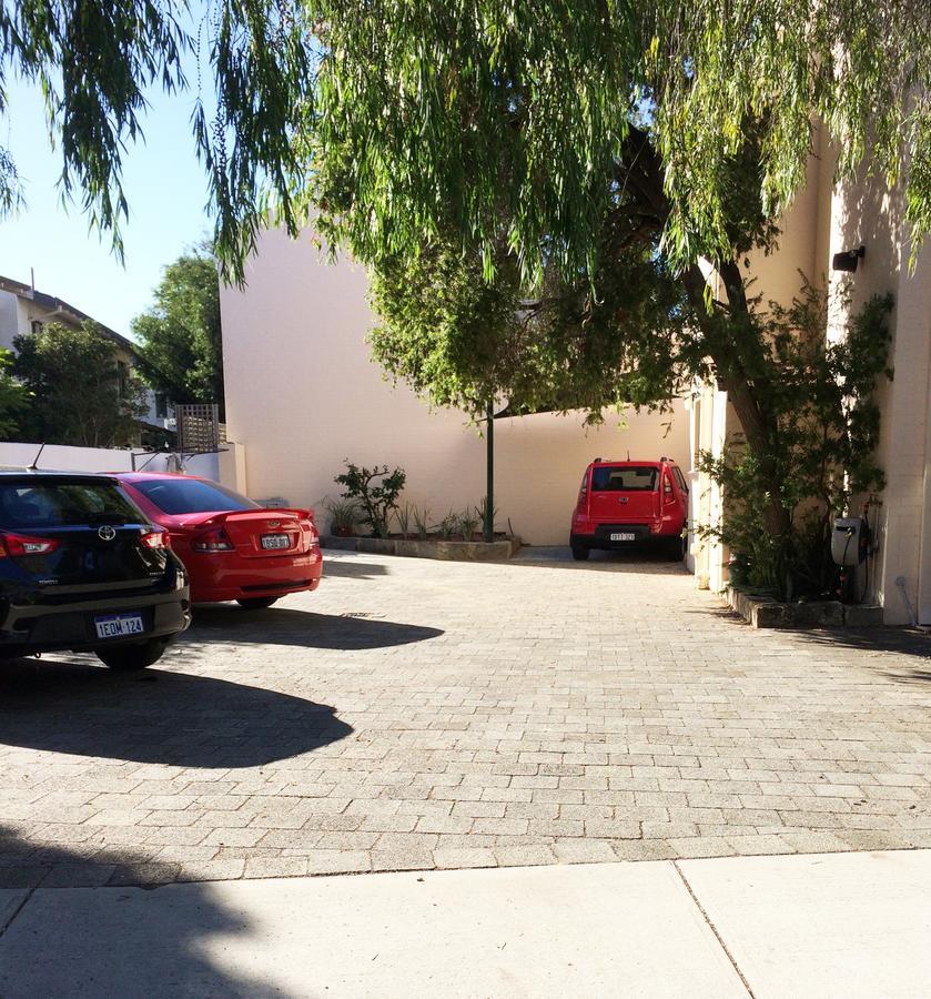 Kenata-fairway Apartment *
