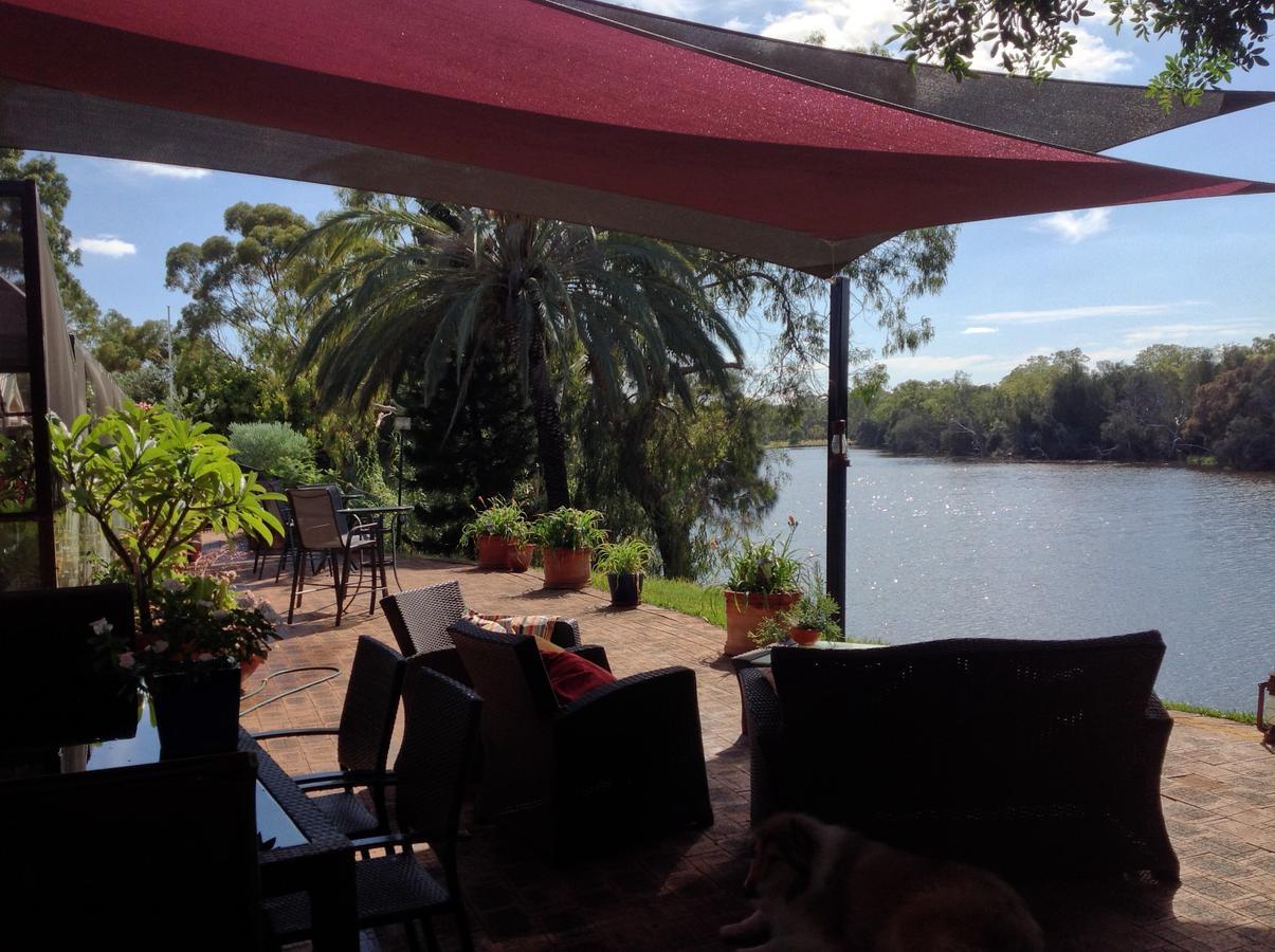 Bed & Breakfast Riverfront71 *