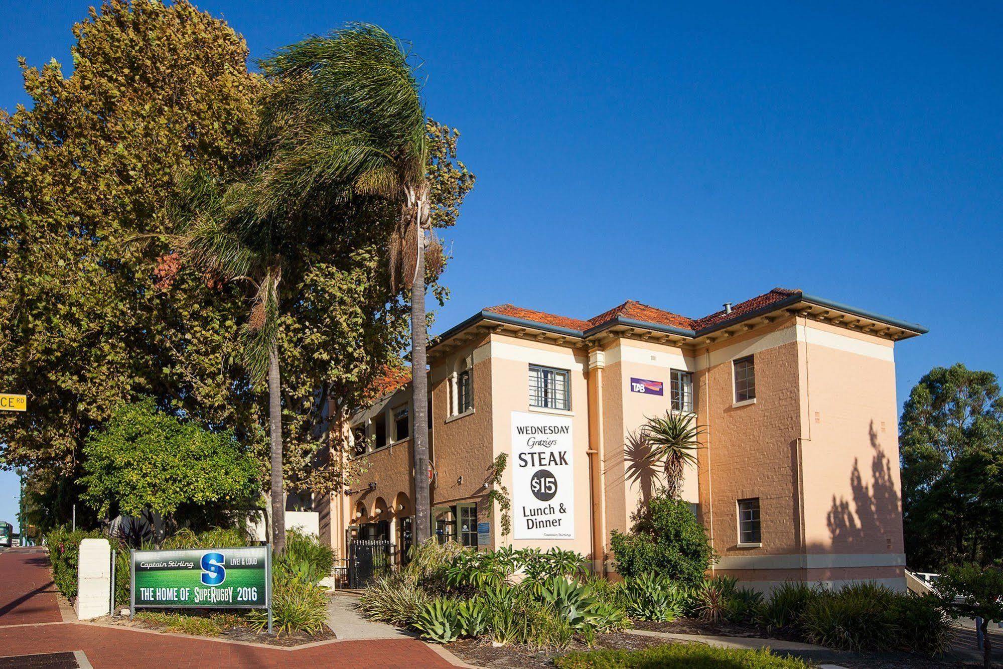 Hotel Captain Stirling 2*