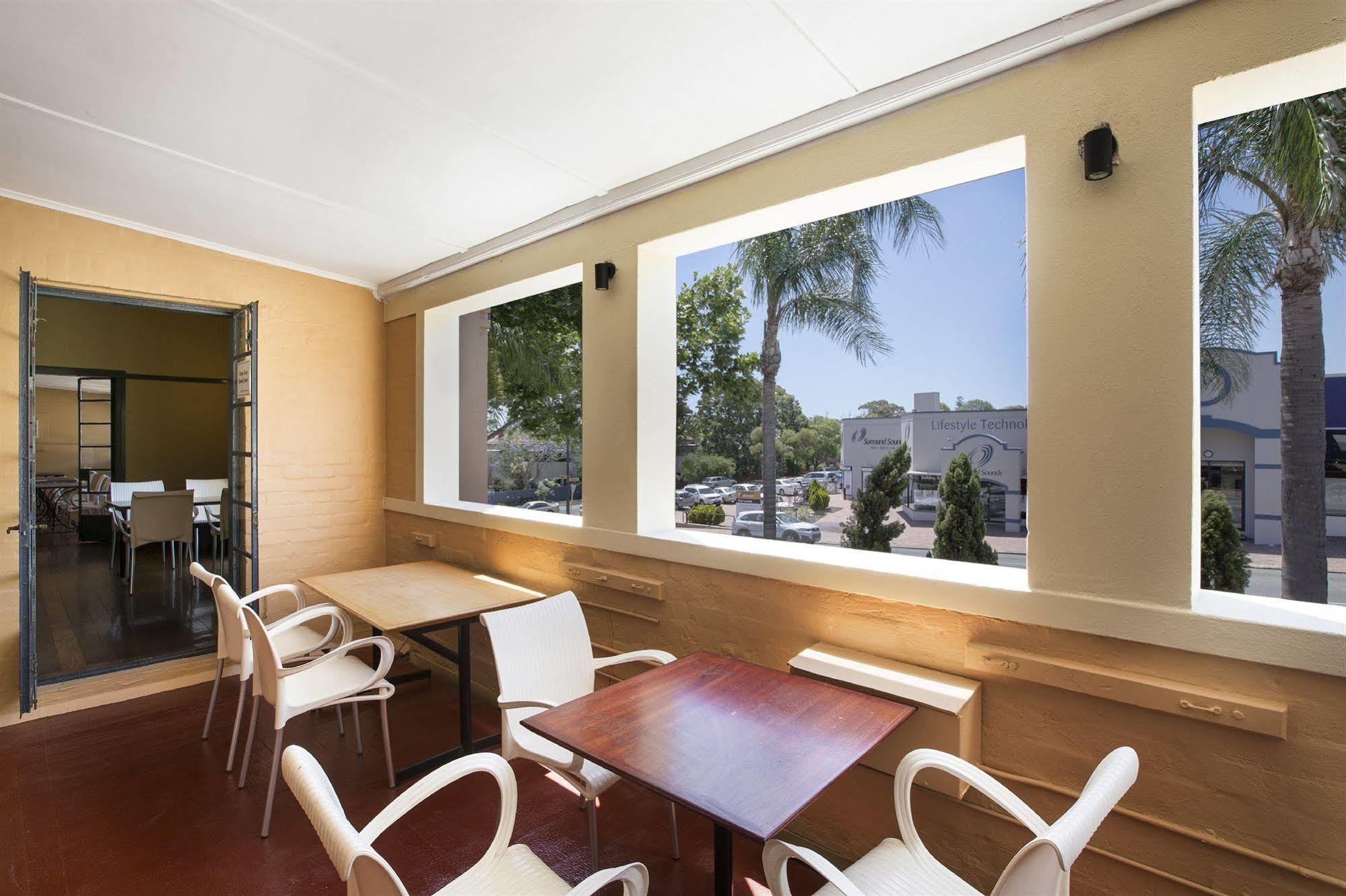 Hotel Captain Stirling 2*