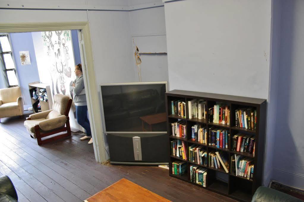 The Hive - Traveler Friendly, Passport Only Perth