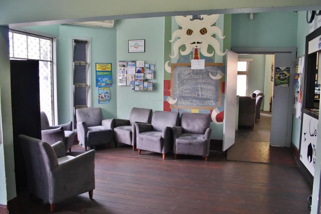 Hostel The Hive - Traveler Friendly, Passport Only