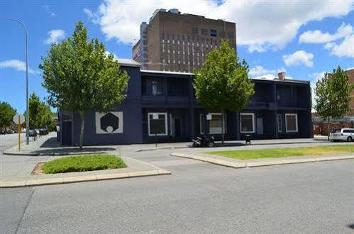 The Hive - Traveler Friendly, Passport Only Hostel *