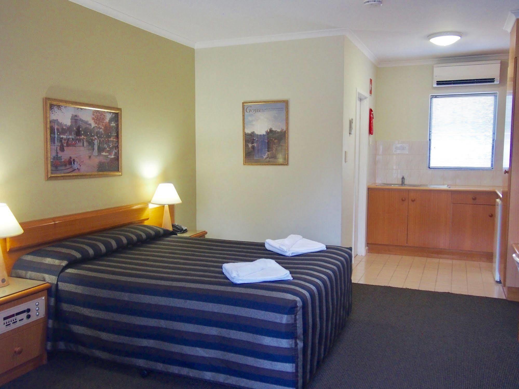 Kings Park Motel