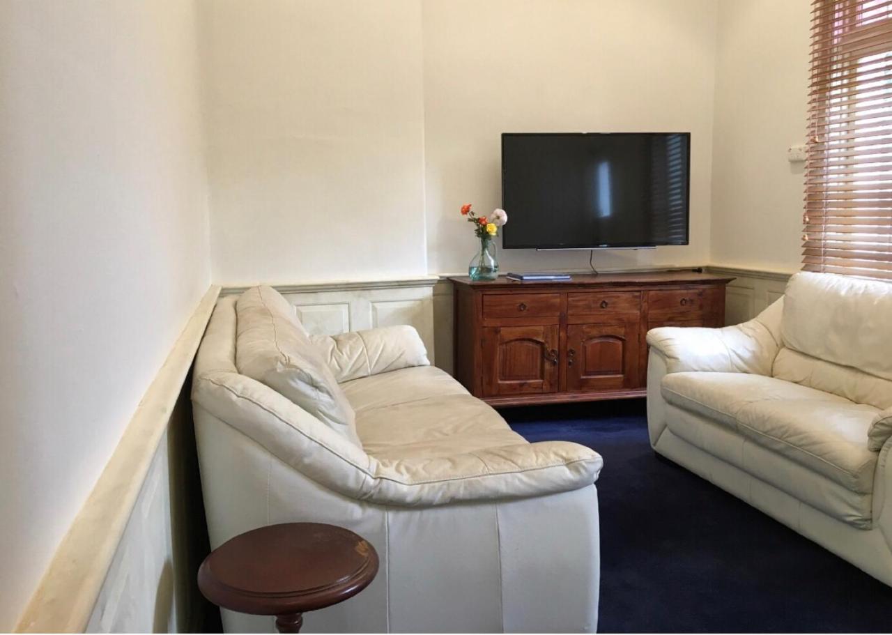 Charming Federation Style Minutes From Cbd Holiday home