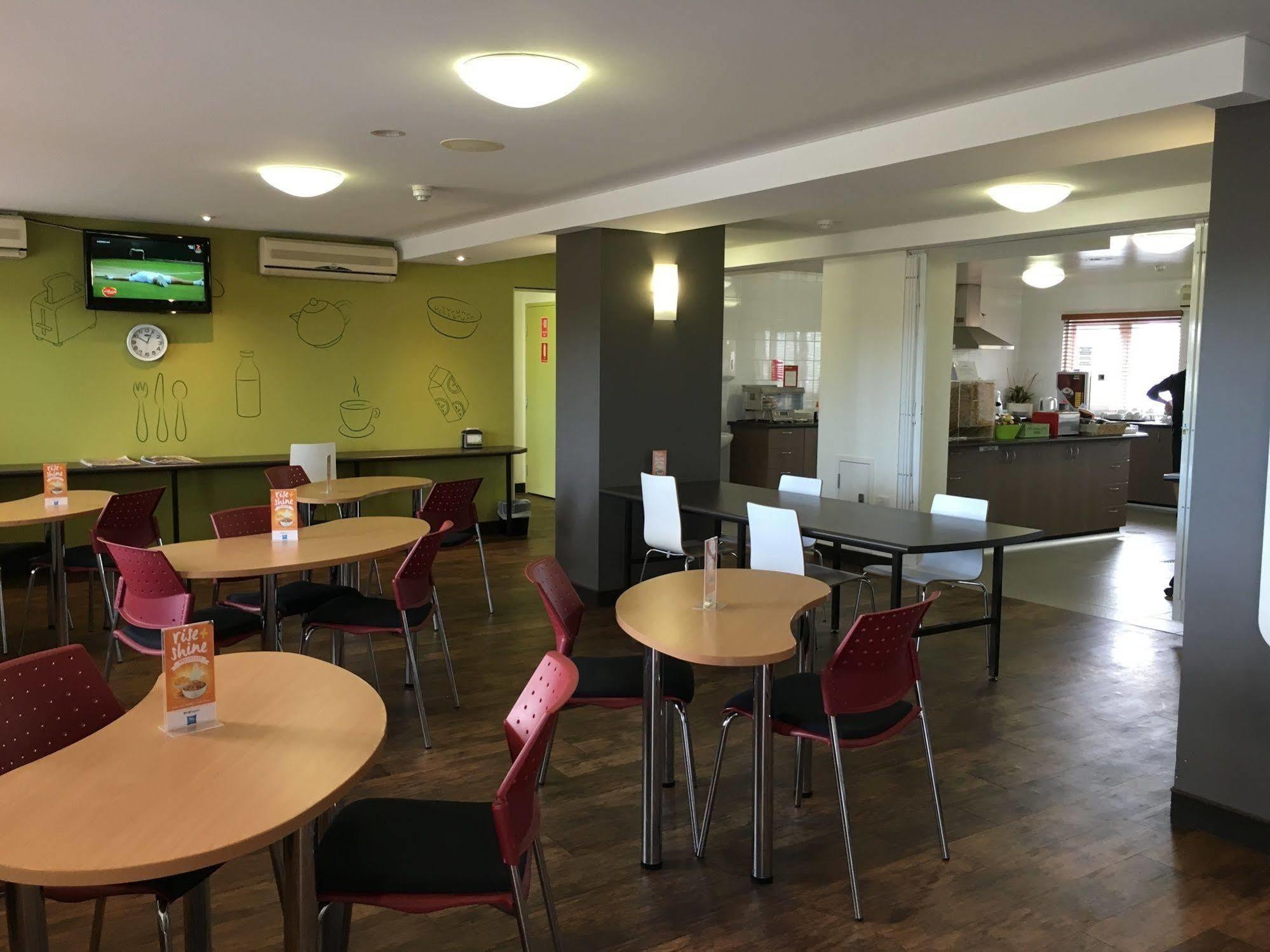 Ibis Budget Airport Hotel 3*