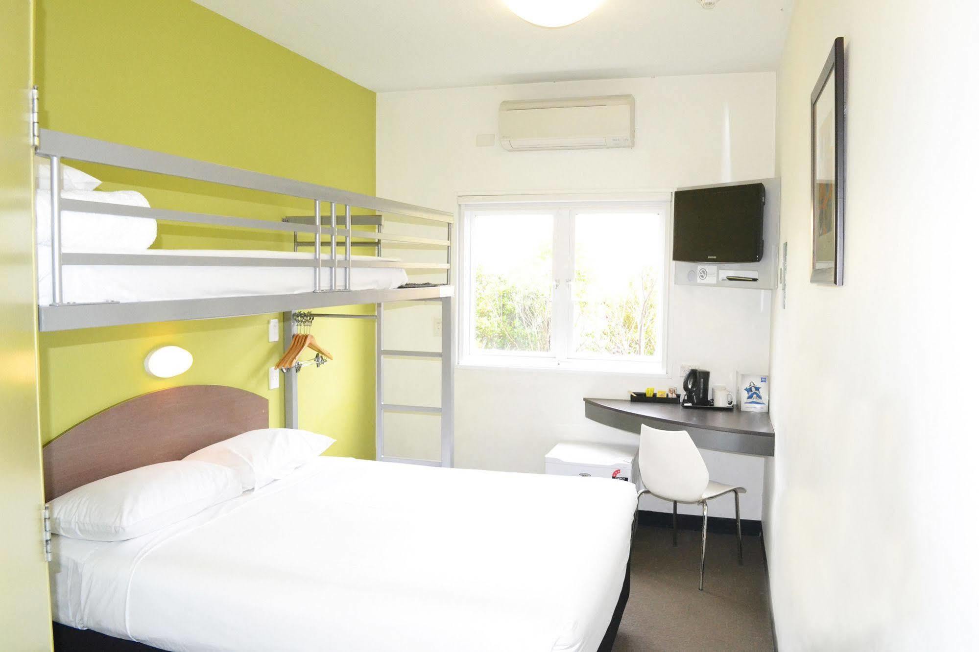 Ibis Budget Airport 3*