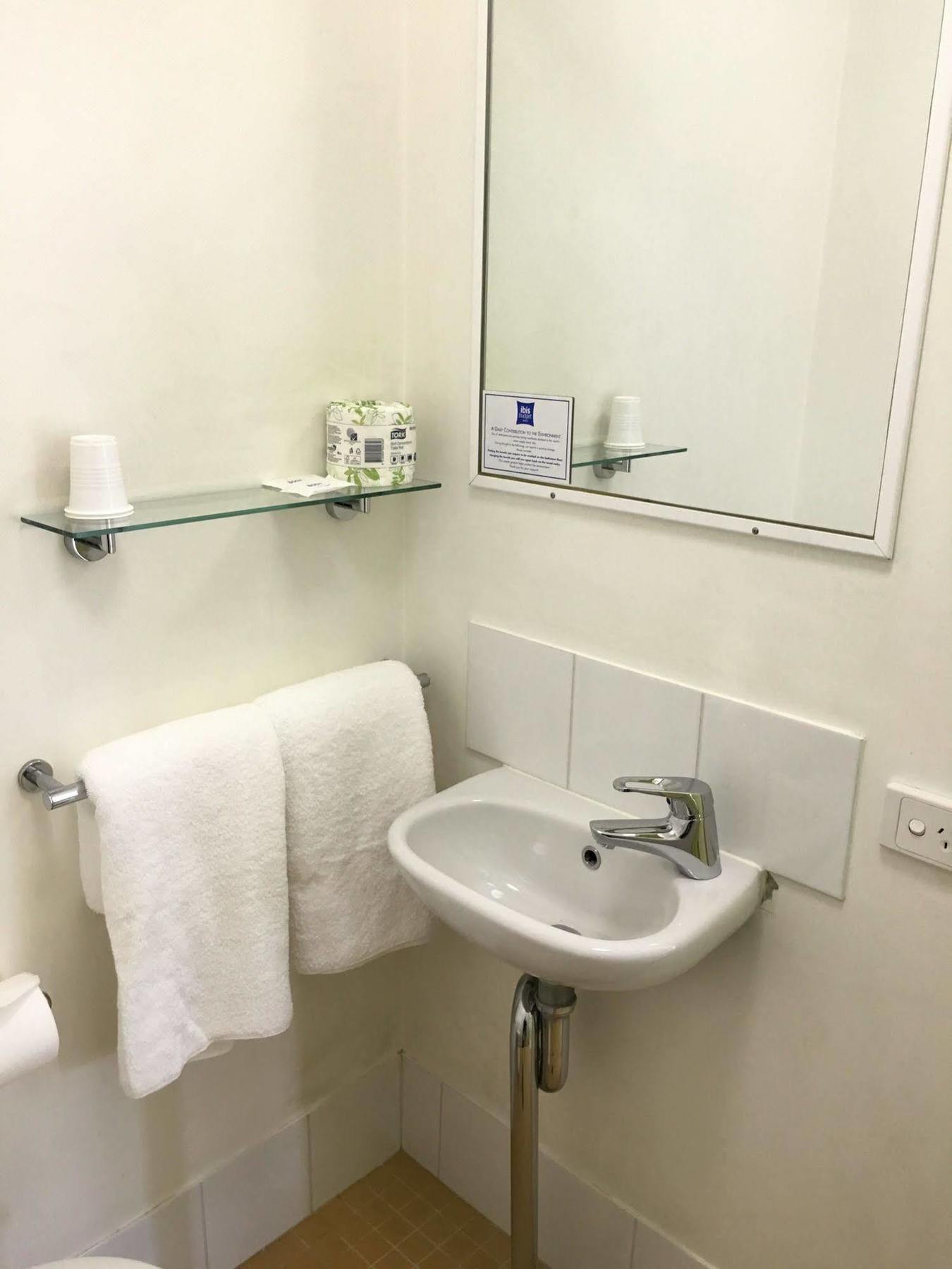 Hotel Ibis Budget Airport 3*