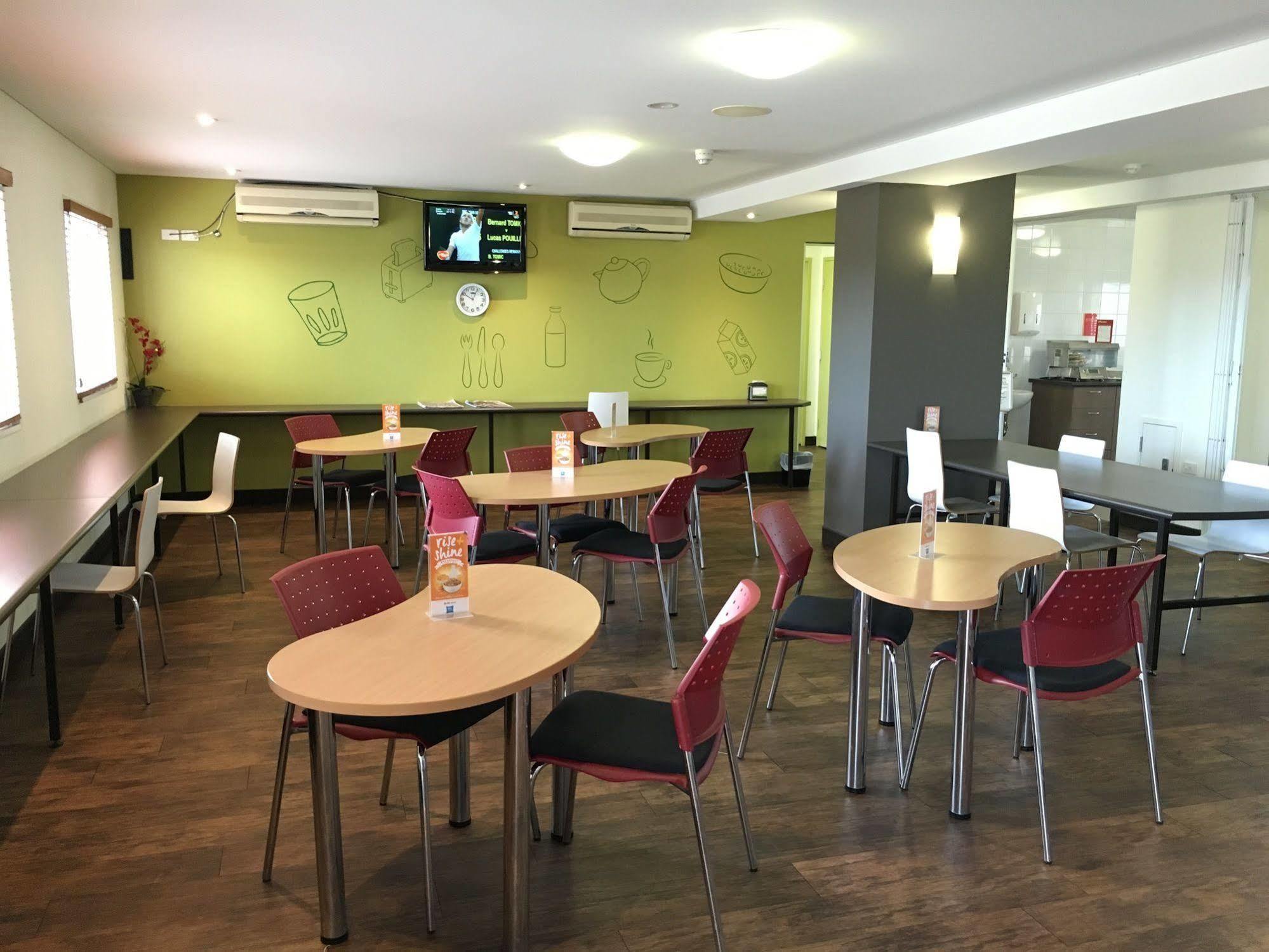 Ibis Budget Airport Hotel 3*