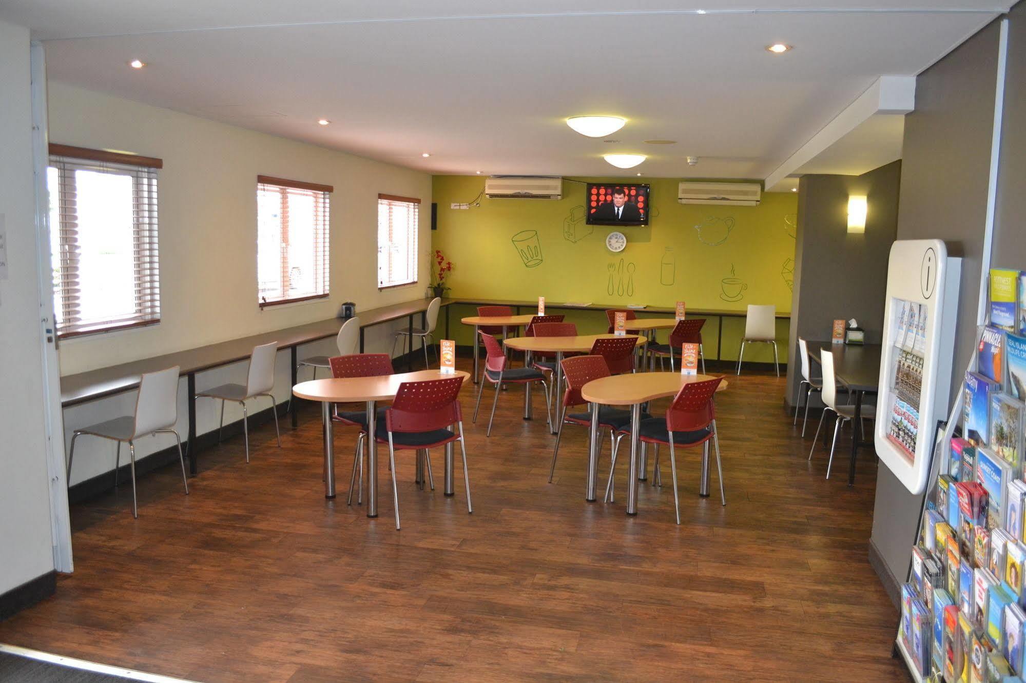 Ibis Budget Airport Hotel 3*