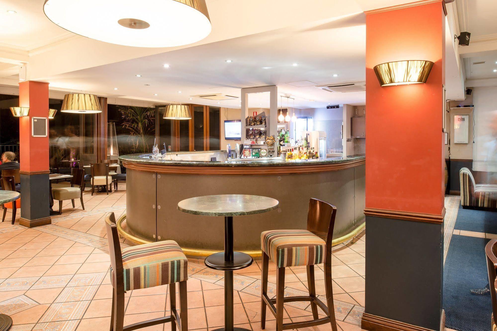 Hotel Seasons Of Perth