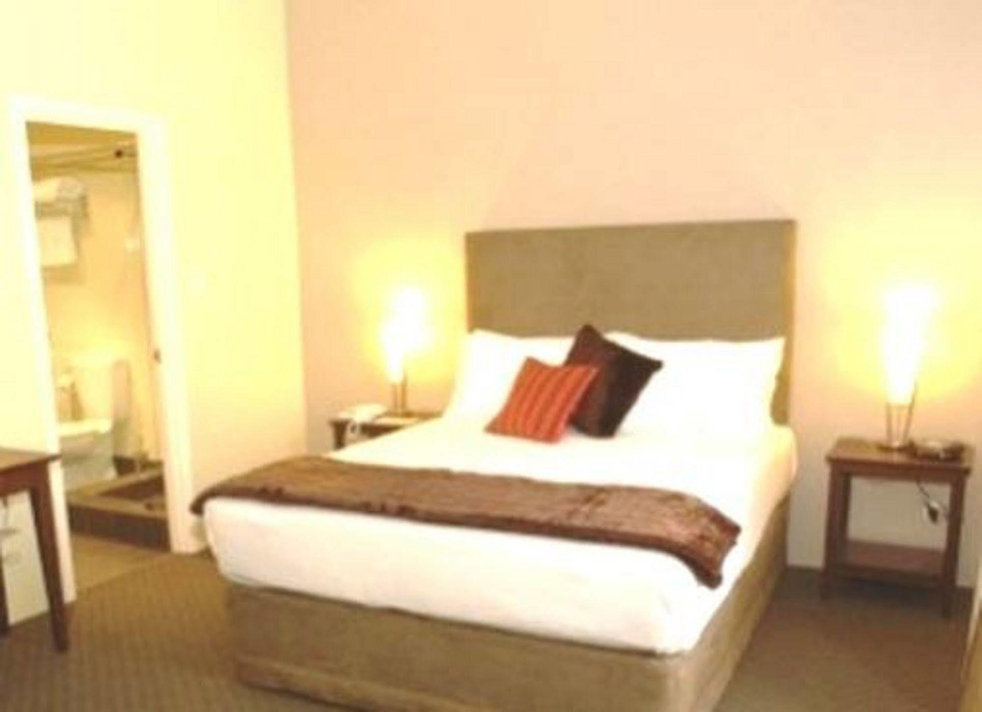Joondalup Hotel 3*