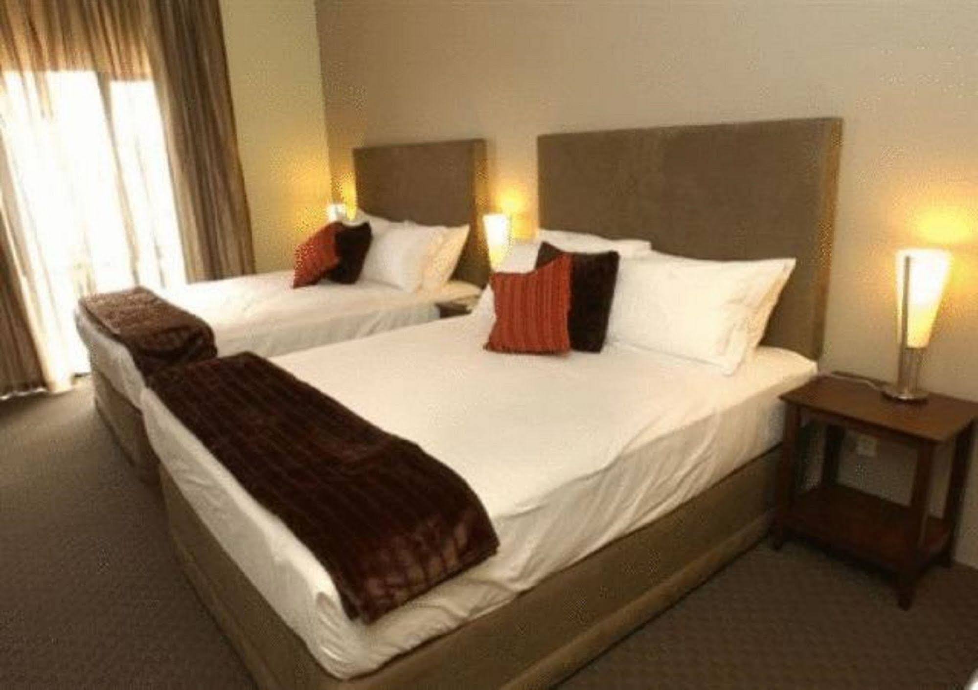 Hotel Joondalup 3*