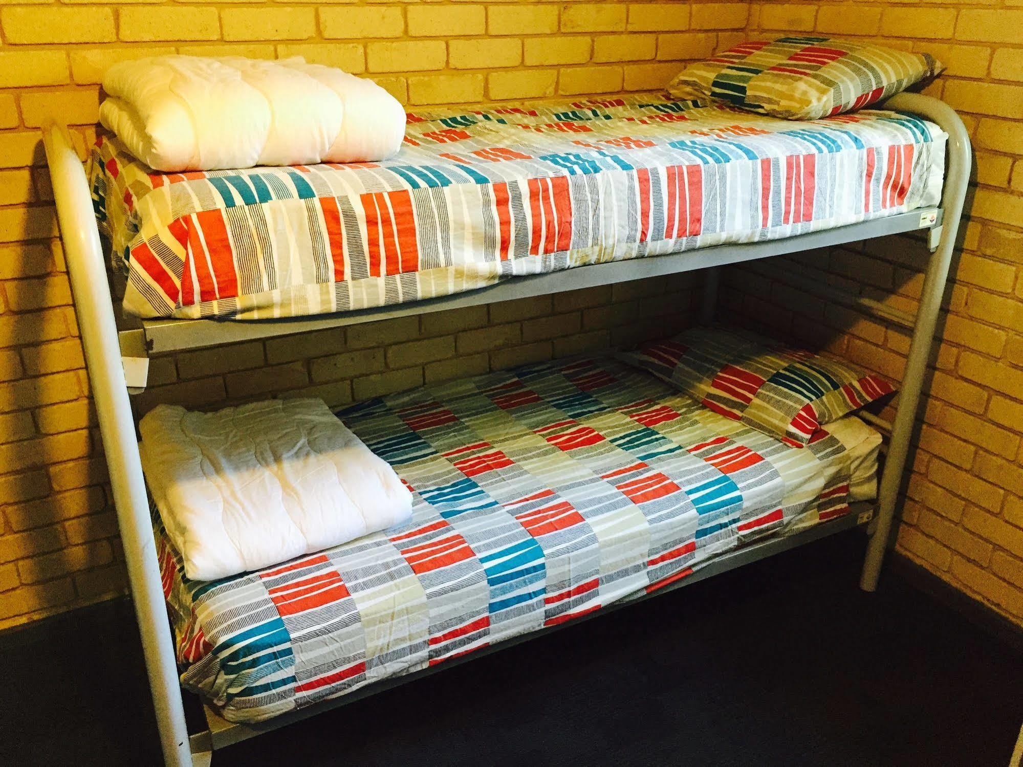 Hostel Shiralee -note - Valid Passport Required To Check In *