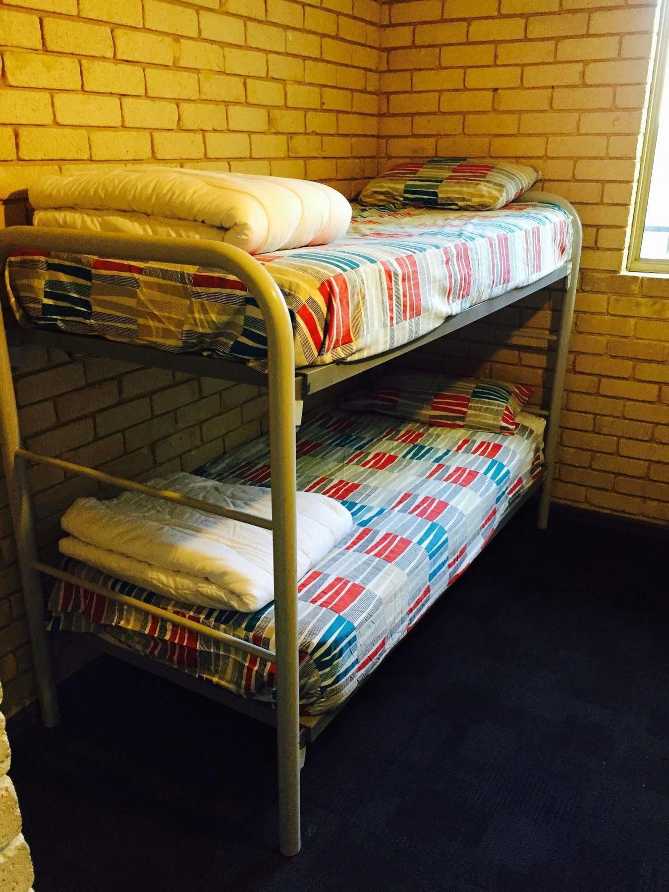 Hostel Shiralee -note - Valid Passport Required To Check In *