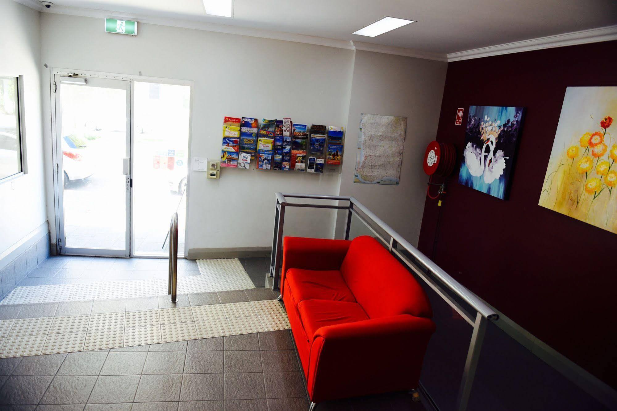The Emperors Crown Hostel Hostel *
