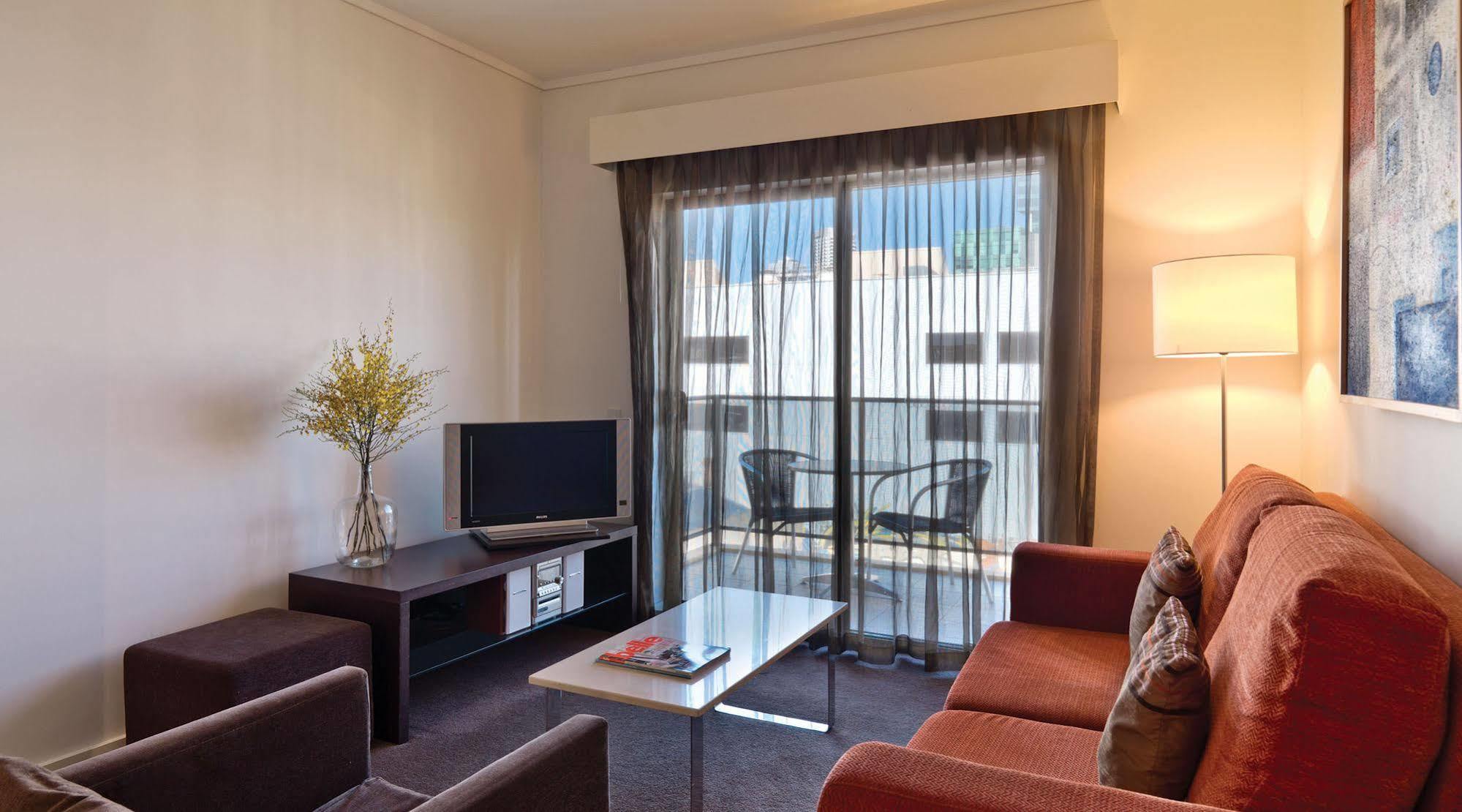 Aparthotel Adina Barrack Plaza 4*