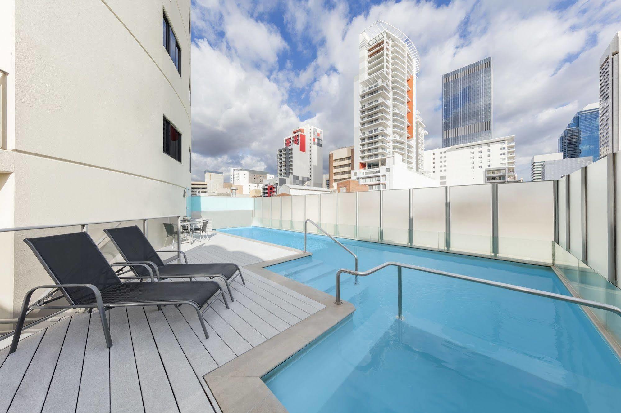 Adina Barrack Plaza Aparthotel