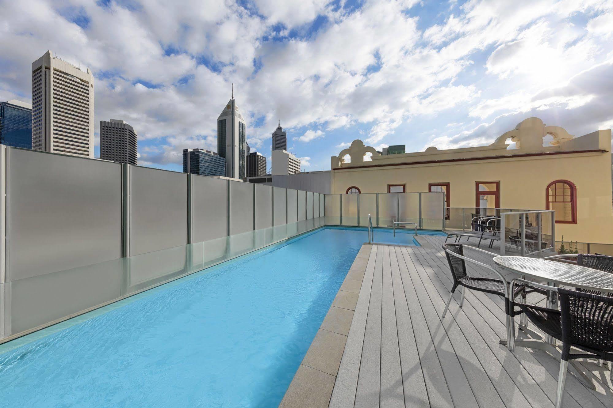 Aparthotel Adina Barrack Plaza 4*