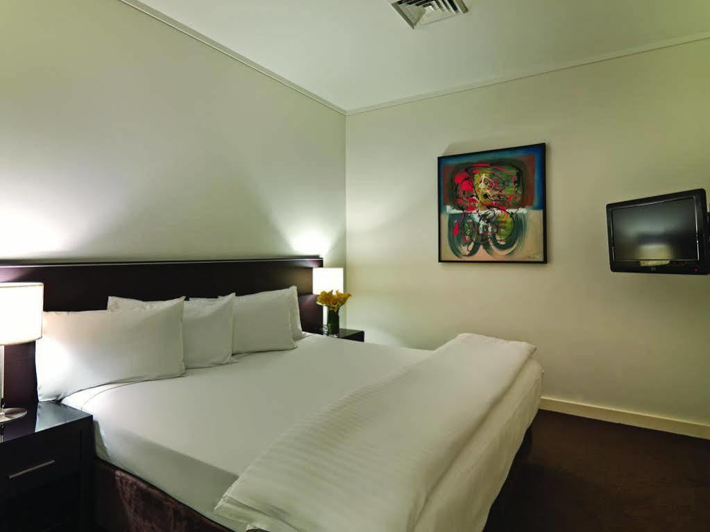 Adina Barrack Plaza Aparthotel 4*
