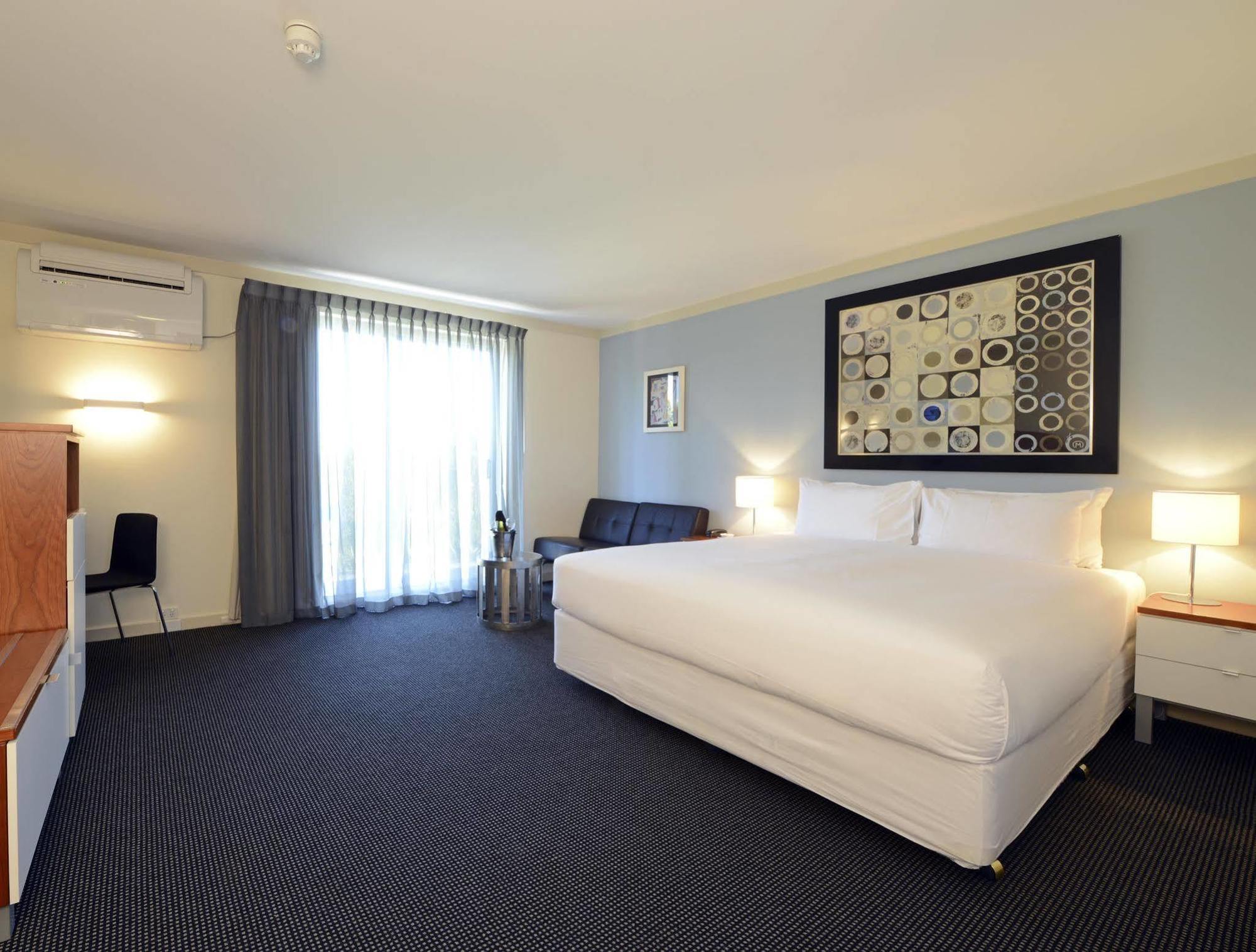 Sullivans 4*