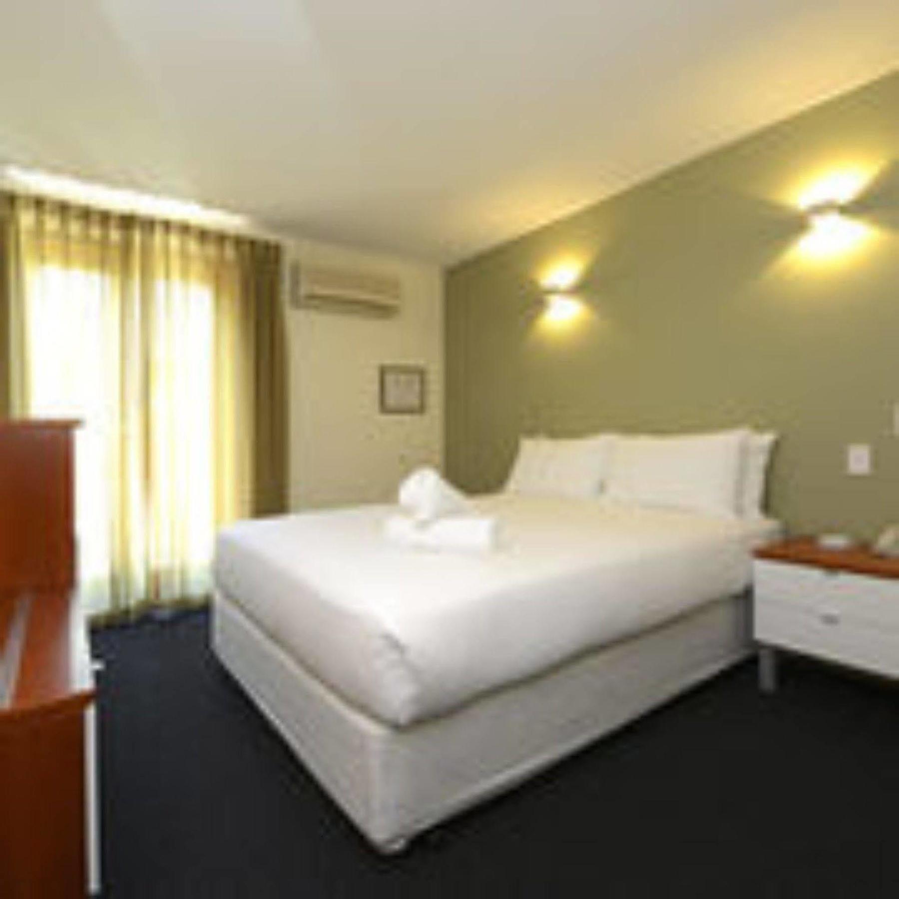 Sullivans Hotel 4*