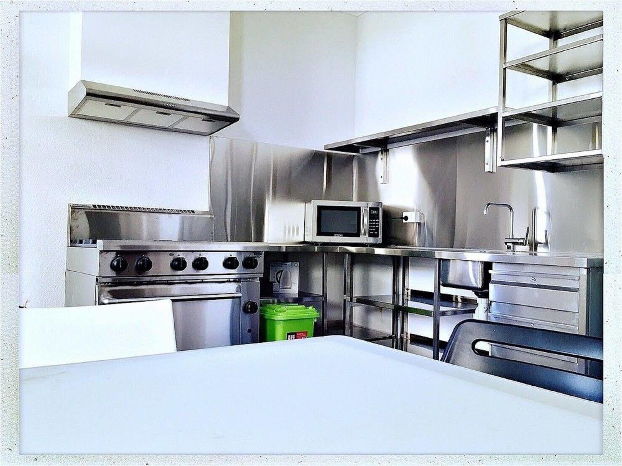 Hostel Downtown Backpackers - Note - Valid Passport Required For Check In *