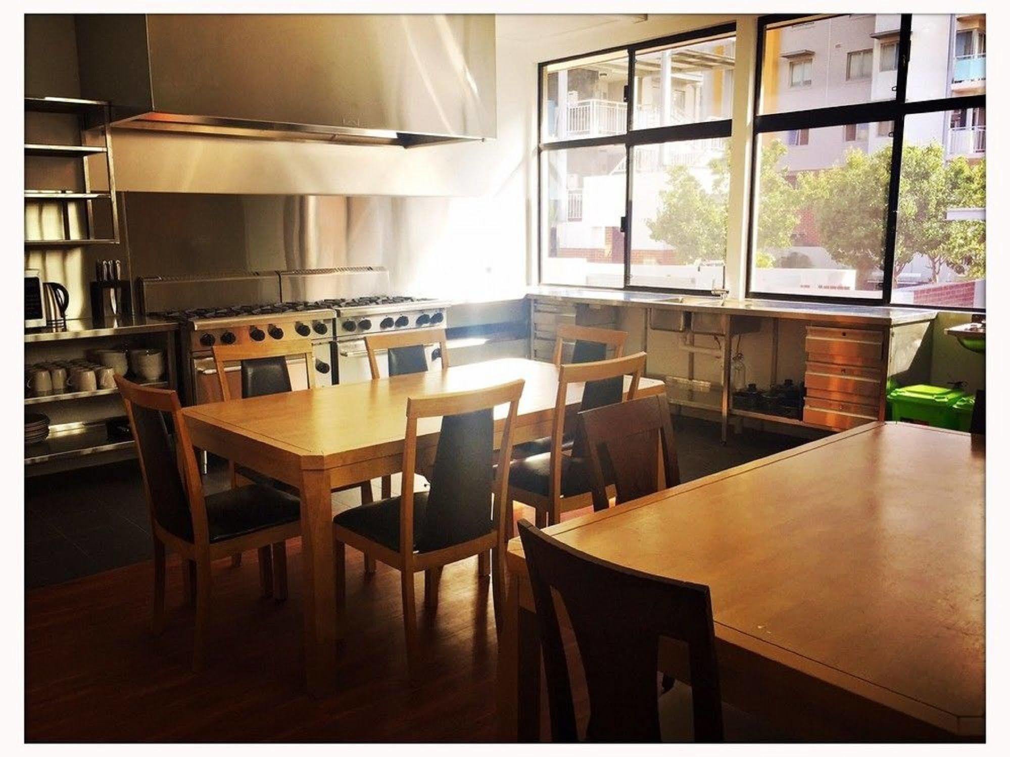 Downtown Backpackers - Note - Valid Passport Required For Check In Perth