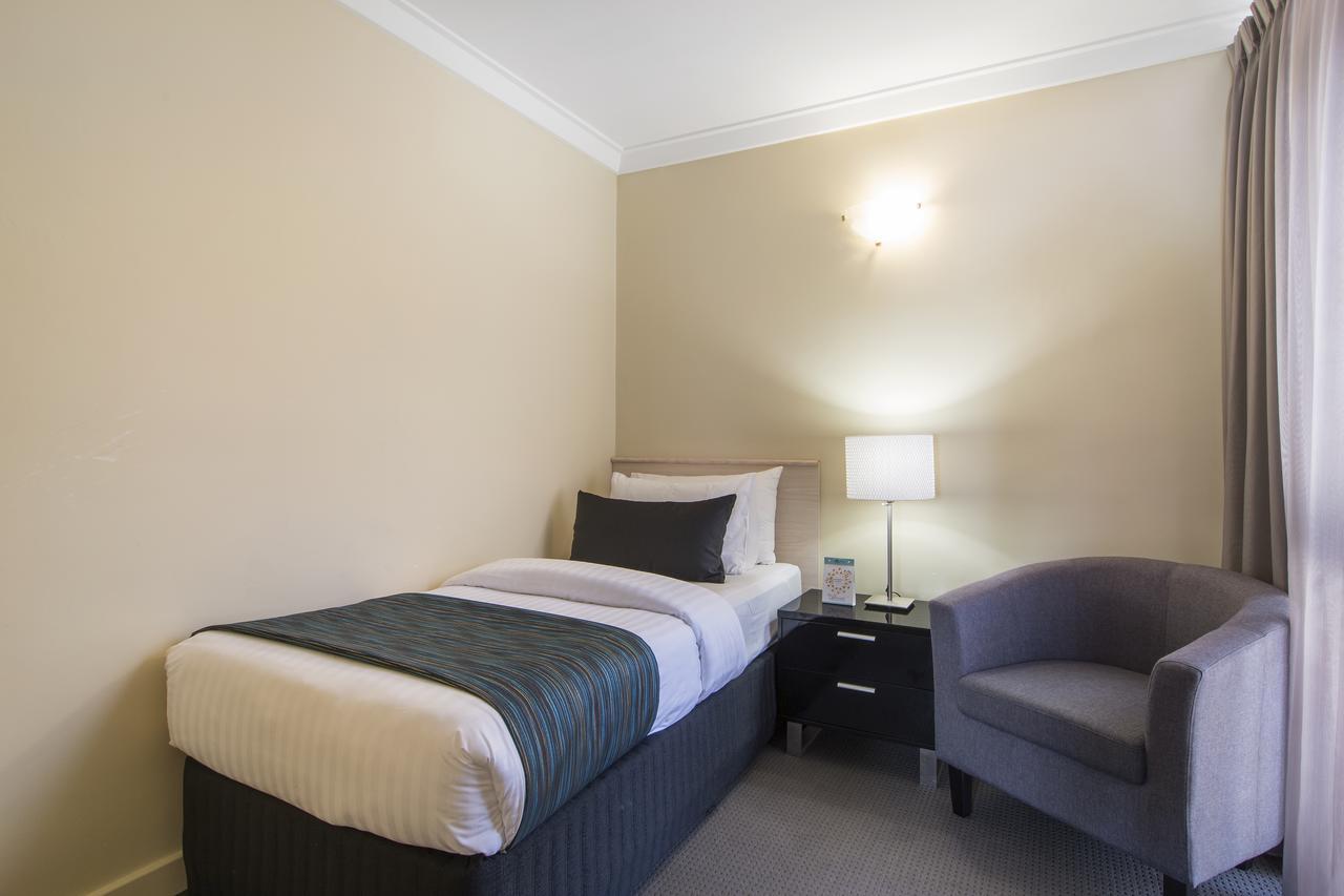 The Peninsula Riverside Serviced 4*