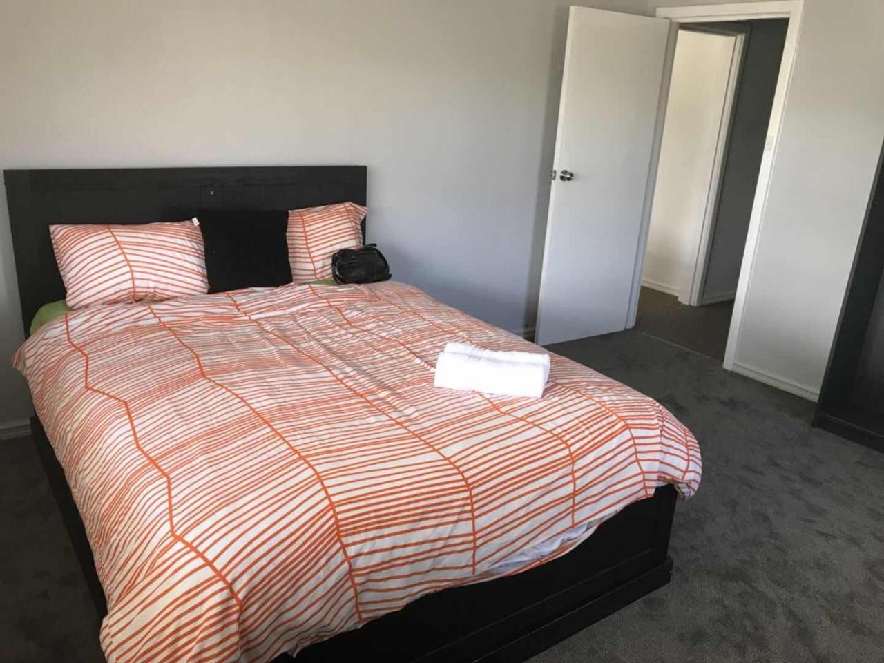 Maddington House Unit A * Perth