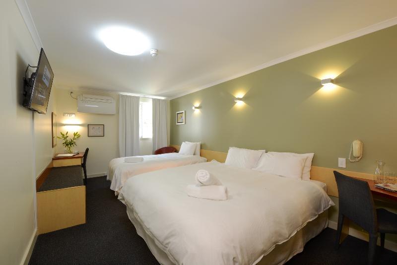 Sullivans 4*