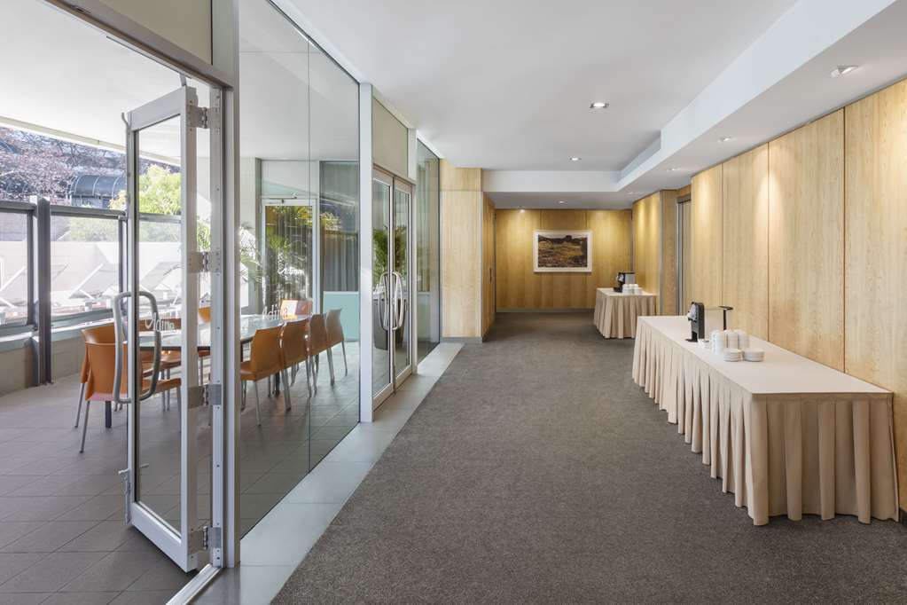 Adina Aparthotel 4*